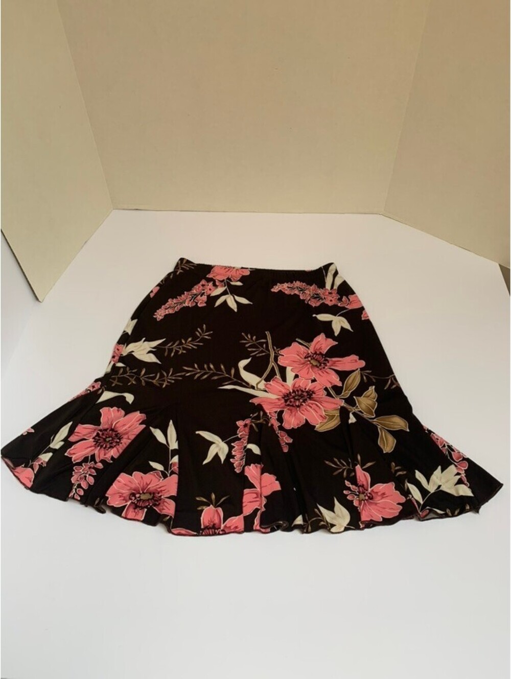 Vintage Susan Lawrence Pull On Skirt Black and Pink Floral Size Small